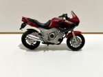 Miniatura Moto Yamaha TDM 850. Escala 1/18, aprox. 11,5cm. Metal, plástico e pneus de borracha. Cole