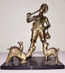 Grupo escultórico em Petit-bronze representando "Menino flautista" c/ suas cabras apoiado sobre base de resina negra. Linda peça. Medidas: altura de 40 cm e base de 31 x 17 cm.