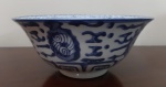 Bowl chinês em porcelana branca com desenho na cor azul - Com marcação de origem oriental - Altura: 7 cm e Diâmetro: 16 cm (boca)