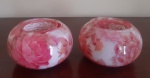 Par de porta velas em vidro decorado com flores na cor rosa - Diâmetro: 6 cm ( boca ), 9 cm  (circunferência) e Altura: 6 cm