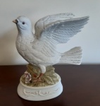 Escultura Pomba Branca (White Dove) 2017 - Provavelmente feito pela artista Melissa Borman - Com numeração na base - Lote com restauro na base de uma das asas - Medidas: 13x6x8 cm