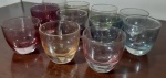 Onze copos para drinks aperitivos, anos 50, em cristal nacarado em diversas cores, feito à mão e com as alturas pouco diferenciadas - Altura: 5 cm e Diâmetro: 5 cm ( boca)