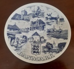 Prato decorativo em porcelana BYGDO fabricado na Dinamarca, souvenir que representa os principais pontos turísticos dinamarqueses - Diâmetro: 19 cm