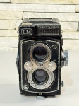 Yashica- Autêntica máquina fotográfica de época com desgastes do tempo com case em couro.