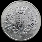 A moeda de prata British Royal Arms de 2023 de 1 onça é uma adição marcante a qualquer coleção, exibindo a rica herança da monarquia britânica. Este quinto lançamento da série Royal Arms da The Royal Mint apresenta o brasão real britânico, um design repleto de história e simbolismo. 38,6 mm - 31,1 gr.