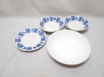 Lote composto de 3 bowls e 1 pratinho em porcelana. Medindo o maior 20cm x 5,5cm de altura.