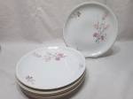 Jogo de 6 pratos rasos de mesa em porcelana Real floral com friso ouro. Medindo 25,5cm de diâmetro. Com leve desgaste na douração.