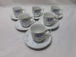 Jogo de 6 xícaras de café em porcelana Schmidt floral com friso prata. Medindo a xícara 5,5cm x 5,5cm de altura.