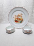 Prato de servir espaguete com 2 bowls em porcelana Schmidt estampada. Medindo a travessa 30,5cm de diâmetro.