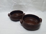 Lote de 2 travessas redondas bowl em porcelana vitrificada marrom. Medindo 13,5cm x 6cm de altura.