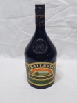 Garrafa lacrada do licor Baileys, 1l. Não garantimos a condição do conteudo, pois está lacrado.