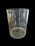 Vaso cilíndrico em cristal translúcido, Alt. 24, Diam. 18 cm.