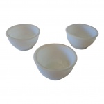 Quatro bowls em opalina branco leitoso, Diam.8, Alt. 4 cm.