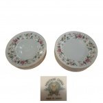 Quatorze pratos para sobremesa em porcelana Noritake - Japan  sendo 2 com bicado, Diam. 16 cm.