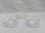 Lote de 3 bowls em vidro moldado. Medindo o maior 17cm x 6,5cm de altura.