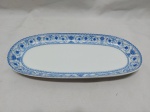 Linda travessa oval rasa em porcelana espanhola Bidasoa, guirlanda azul. Medindo 23,5cm x 11,5cm.