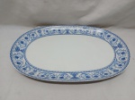 Grande travessa oval rasa em porcelana espanhola Bidasoa, guirlanda azul.Medindo 37cm x 25cm.