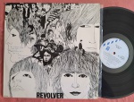 LP BEATLES - REVOLVER // CAPA CONFORME FOTOS // DISCO EM MUITO BOM ESTADO // PODE CONTER RISCOS QUE CAUSAM CHIADOS, RUÍDOS OU PULOS