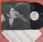 LP JOHN LENNON & YOKO ONO - DOUBLE FANTASY C/ ENCARTE // CAPA CONFORME FOTOS // DISCO EM MUITO BOM ESTADO // PODE CONTER RISCOS QUE CAUSAM CHIADOS, RUÍDOS OU PULOS