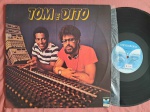 LP TOM E DITO // CAPA CONFORME FOTOS // DISCO EM MUITO BOM ESTADO // PODE CONTER RISCOS QUE CAUSAM CHIADOS, RUÍDOS OU PULOS