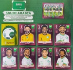 ORYX EDITION - SELEÇÃO DA ARÁBIA SAUDITA - ESCUDO + TIME + 7 JOGADORES - COPA DO MUNDO QATAR 2022 - 9 FIGURINHAS SEM REPETIÇÃO - Posições: KSA1 até KSA9 - Pagina 26 - Figurinhas Originais PANINI ORYX EDITION ITALY sem uso (para colar no álbum)