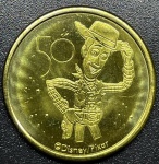 Disney 50 Anos - Medalhão Dourado comemorativo dos 50 anos da Walt Disney World - Toy Store/Xerife Woody - FC