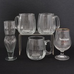 Copos para Chopp. 3 canecas em Demi cristal com bojo pastilhado, 1 copo em Demi cristal representando "Nu Feminino" e 1 taça pé alto, cerveja Therezopolis. Med. Maior 19 cm / Menor 11 cm.