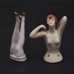 Coleção Half Doll - Lindissima vedete Art Deco com expressão facial que lembra movimento de bailado. Cabelos e penteado típicos, corpo nu. Acompanha as pernas com delicadas sapatilhas douradas. Med. Busto 6,5 x 6 / Pernas 7 x 2,5 cm.