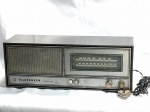 Rádio Telefunken Caprice, indústria brasileira, em plástico duro, apresenta marcas do tempo, no estado. C 37cm x A 14cm x L 14cm. Detalhes conforme fotos, _(ºLº)_ Caso necessite, tire todas suas dúvidas via atendimento personalizado por WhatsApp: (11) 98681-9377 ou pelo e-mail: contato@antiguera.com.br, onde você pode solicitar fotos detalhadas. Não deixe para última hora! Antecipadamente agradecemos pelo seu lance. Sem garantias futuras
