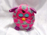 Brinquedo furby boom sweet ORIGINAL, orelhas mordidas, sem testes. Detalhes conforme fotos, _(ºLº)_ Caso necessite, tire todas suas dúvidas via atendimento personalizado por WhatsApp: (11) 98681-9377 ou pelo e-mail: contato@antiguera.com.br, onde você pode solicitar fotos detalhadas. Não deixe para última hora! Antecipadamente agradecemos pelo seu lance. Sem garantias futuras