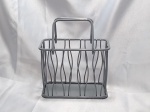 Cesta porta objetos para escritório ou casa. Aprox 20 x 15 x 10 cm. Detalhes conforme fotos, _(ºLº)_ Caso necessite, tire todas suas dúvidas via atendimento personalizado por WhatsApp: (11) 98681-9377 ou pelo e-mail: contato@antiguera.com.br, onde você pode solicitar fotos detalhadas. Não deixe para última hora! Antecipadamente agradecemos pelo seu lance. Sem garantias futuras