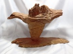Escultura de madeira em nó de arvore ou pinho, serve como vaso. Aprox 40 x 20 x 28 cm. Detalhes conforme fotos, _(ºLº)_ Caso necessite, tire todas suas dúvidas via atendimento personalizado por WhatsApp: (11) 98681-9377 ou pelo e-mail: contato@antiguera.com.br, onde você pode solicitar fotos detalhadas. Não deixe para última hora! Antecipadamente agradecemos pelo seu lance. Sem garantias futuras