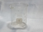 Copo baixo de laboratório / farmácia graduado duplo Griffin em vidro CORNING PYREX 250 ml 1000-250. Detalhes conforme fotos, _(ºLº)_ Caso necessite, tire todas suas dúvidas via atendimento personalizado por WhatsApp: (11) 98681-9377 ou pelo e-mail: contato@antiguera.com.br, onde você pode solicitar fotos detalhadas. Não deixe para última hora! Antecipadamente agradecemos pelo seu lance. Sem garantias futuras