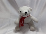 URSO COCA COLA PELUCIA 20 CM. Detalhes conforme fotos, _(ºLº)_ Caso necessite, tire todas suas dúvidas via atendimento personalizado por WhatsApp: (11) 98681-9377 ou pelo e-mail: contato@antiguera.com.br, onde você pode solicitar fotos detalhadas. Não deixe para última hora! Antecipadamente agradecemos pelo seu lance. Sem garantias futuras