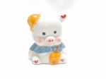 Enfeite de porquinho com chapéu em porcelana. Aprox. 5 cm. Detalhes conforme fotos, _(ºLº)_ Caso necessite, tire todas suas dúvidas via atendimento personalizado por WhatsApp: (11) 98681-9377 ou pelo e-mail: contato@antiguera.com.br, onde você pode solicitar fotos detalhadas. Não deixe para última hora! Antecipadamente agradecemos pelo seu lance. Sem garantias futuras