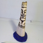 Dente de hipopótamo esculpido a mão, arte indígena entalhe africano de uma figura humana, aprox, 19 x 8 x 3 cm. Detalhes conforme fotos, _(ºLº)_ Caso necessite, tire todas suas dúvidas via atendimento personalizado por WhatsApp: (11) 98681-9377 ou pelo e-mail: contato@antiguera.com.br, onde você pode solicitar fotos detalhadas. Não deixe para última hora! Antecipadamente agradecemos pelo seu lance. Sem garantias futuras