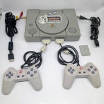 Video Game Sony Playstation Original PS1 Completo Com Cabos , 1 Controle e 1 Memory Card. Liga porem não roda o CD. Desgastes de uso e detalhes conforme fotos, _(ºLº)_ Caso necessite, tire todas suas dúvidas via atendimento personalizado por WhatsApp: (11) 98681-9377 ou pelo e-mail: contato@antiguera.com.br, onde você pode solicitar fotos detalhadas. Não deixe para última hora! Antecipadamente agradecemos pelo seu lance.