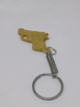 Chaveiro colecionável miniatura de revolver arma pistola bereta med 5,5 x 2,5 (medida sem corrente). Desgastes de uso e detalhes conforme fotos, _(ºLº)_ Caso necessite, tire todas suas dúvidas via atendimento personalizado por WhatsApp: (11) 98681-9377 ou pelo e-mail: contato@antiguera.com.br, onde você pode solicitar fotos detalhadas. Não deixe para última hora! Antecipadamente agradecemos pelo seu lance. Sem Garantias futuras de funcionamento ou procedência.