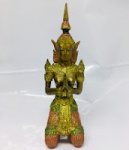 DEUSA APSARA de joelhos em posição de reverência. - Escultura Na Cor Doudada. Desgastes de uso e detalhes conforme fotos, _(ºLº)_ Caso necessite, tire todas suas dúvidas via atendimento personalizado por WhatsApp: (11) 98681-9377 ou pelo e-mail: contato@antiguera.com.br, onde você pode solicitar fotos detalhadas e vídeos. Não deixe para última hora! Antecipadamente agradecemos pelo seu lance.