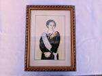 Quadro com moldura dourada de Maria da Conceição Fróis Gil Ferrão de Pimentel Teixeira, conhecida como "Sãozinha" entre 1939 e 1956 - 1 gravura : cromolitografia ; 27 x 20 cm. Detalhes conforme fotos, _(ºLº)_ Caso necessite, tire todas suas dúvidas via atendimento personalizado por WhatsApp: (11) 98681-9377 ou pelo e-mail: contato@antiguera.com.br, onde você pode solicitar fotos detalhadas. Não deixe para última hora! Antecipadamente agradecemos pelo seu lance. Sem garantias futuras ou de procedência.