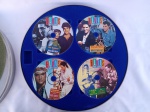 Elvis Presley Double Feature 4 CD (8 trilhas sonoras) Box Set em formato de rolo de filme antigo; Os CDs estão em perfeito estado. Detalhes conforme fotos, _(ºLº)_ Caso necessite, tire todas suas dúvidas via atendimento personalizado por WhatsApp: (11) 98681-9377 ou pelo e-mail: contato@antiguera.com.br, onde você pode solicitar fotos detalhadas. Não deixe para última hora! Antecipadamente agradecemos pelo seu lance. Sem garantias futuras ou de procedência.