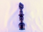 Lindíssima figa abridor de garrafas ,entalhada em jacarandá. Detalhes em Metal aamarelo. Aprox. 18cm. Detalhes conforme fotos, _(ºLº)_ Caso necessite, tire todas suas dúvidas via atendimento personalizado por WhatsApp: (11) 98681-9377 ou pelo e-mail: contato@antiguera.com.br, onde você pode solicitar fotos detalhadas. Não deixe para última hora! Antecipadamente agradecemos pelo seu lance. Sem garantias futuras ou de procedência.