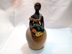 Estátua Mulher Negra Escultura Cerâmica Caruaru Cesta Frutas aprox. 20 x 10 cm. Detalhes conforme fotos, _(ºLº)_ Caso necessite, tire todas suas dúvidas via atendimento personalizado por WhatsApp: (11) 98681-9377 ou pelo e-mail: contato@antiguera.com.br, onde você pode solicitar fotos detalhadas. Não deixe para última hora! Antecipadamente agradecemos pelo seu lance. Sem garantias futuras ou de procedência.