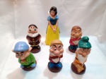 DISNEY - Rara Boneca Antiga Branca De Neve Vinil com 19cm Altura e cinco anões com 14 cm Altura.
