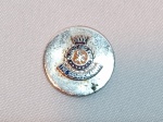 Antigo broche do corpo de bombeiros americano de New York com o slogan "BLOOD AND FIRE THE SALVATION ARMY", código "B8NYD" com presilha quebrada, aprox. 1,5 cm de diâmetro. Detalhes conforme fotos, _(ºLº)_ Caso necessite, tire todas suas dúvidas via atendimento personalizado por WhatsApp: (11) 98681-9377 ou pelo e-mail: contato@antiguera.com.br, onde você pode solicitar fotos detalhadas. Não deixe para última hora! Antecipadamente agradecemos pelo seu lance. Sem garantias futuras ou de procedência.