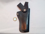 Coldre Revólver 45 TAURUS Brasil em couro legítimo. Para Pistola Arma com clip em metal. Detalhes conforme fotos, _(ºLº)_ Caso necessite, tire todas suas dúvidas via atendimento personalizado por WhatsApp: (11) 98681-9377 ou pelo e-mail: contato@antiguera.com.br, onde você pode solicitar fotos detalhadas. Não deixe para última hora! Antecipadamente agradecemos pelo seu lance. Sem garantias futuras ou de procedência.