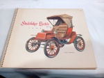 JEROME D. BIEDERMAN - Encadernação Antiga COM 13 CARROS:  1902 STUDEBACKER, Carro Elétrico,  RAMBLER 1902, CADILAC 1904, KNOX 1904, MAXWELL 1909, LOP-TOLEDO 1909, CAE 1911. STANLEY STEAMER 1911, HUDSON 1911, PEERLESS 1912, REGAL 1914, STUZ BEARCAT, Carruagem Art Print Biederman Litografia. Detalhes conforme fotos, _(ºLº)_ Caso necessite, tire todas suas dúvidas via atendimento personalizado por WhatsApp: (11) 98681-9377 ou pelo e-mail: contato@antiguera.com.br, onde você pode solicitar fotos detalhadas. Não deixe para última hora! Antecipadamente agradecemos pelo seu lance. Sem garantias futuras ou de procedência.
