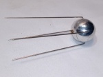 Antigo satélite sputnik em metal, lançado em 4/10/1957 CCCP soviético russo lembrança primeiro. Possui símbolo da união soviética no topo. Medidas 10 x 3 x 3 cm. Detalhes conforme fotos, _(ºLº)_ Caso necessite, tire todas suas dúvidas via atendimento personalizado por WhatsApp: (11) 98681-9377 ou pelo e-mail: contato@antiguera.com.br, onde você pode solicitar fotos detalhadas. Não deixe para última hora! Antecipadamente agradecemos pelo seu lance. Sem garantias futuras ou de procedência.