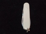 Raro canivete suíço VICTORINOX com detalhe friso para sair as bolhas da rolha, officier suisse swiss made messer Dolmetsch ZÜRICH. Desgastes de uso e detalhes conforme fotos, _(ºLº)_ Caso necessite, tire todas suas dúvidas via atendimento personalizado por WhatsApp: (11) 98681-9377 ou pelo e-mail: contato@antiguera.com.br, onde você pode solicitar fotos detalhadas. Não deixe para última hora! Antecipadamente agradecemos pelo seu lance. Sem Garantias futuras.