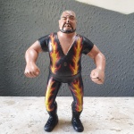 BRINQUEDO - Boneco WWE 1988. Todo em borracha. Marca titan shorts 19 cm de altura. Detalhes conforme fotos, _(ºLº)_ Caso necessite, tire todas suas dúvidas via atendimento personalizado por WhatsApp: (11) 98681-9377 ou pelo e-mail: contato@antiguera.com.br, onde você pode solicitar fotos detalhadas. Não deixe para última hora! Antecipadamente agradecemos pelo seu lance. Sem garantias futuras ou de procedência.